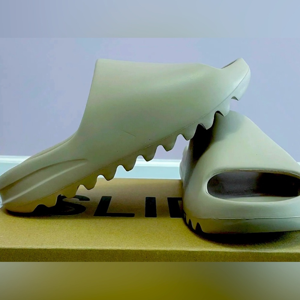 Yeezy FIRST RELEASE 2019 “PURE” slip on’s w7 m5